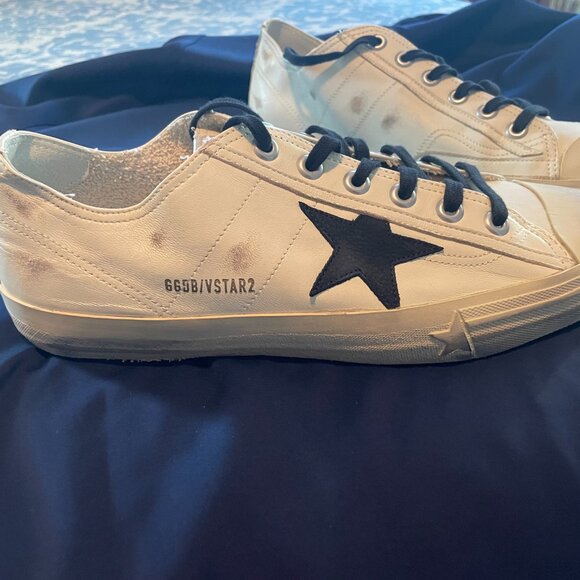 Golden Goose Men's V-Star in Nappa leather with Black nubuck leather star - Picture 4 of 11